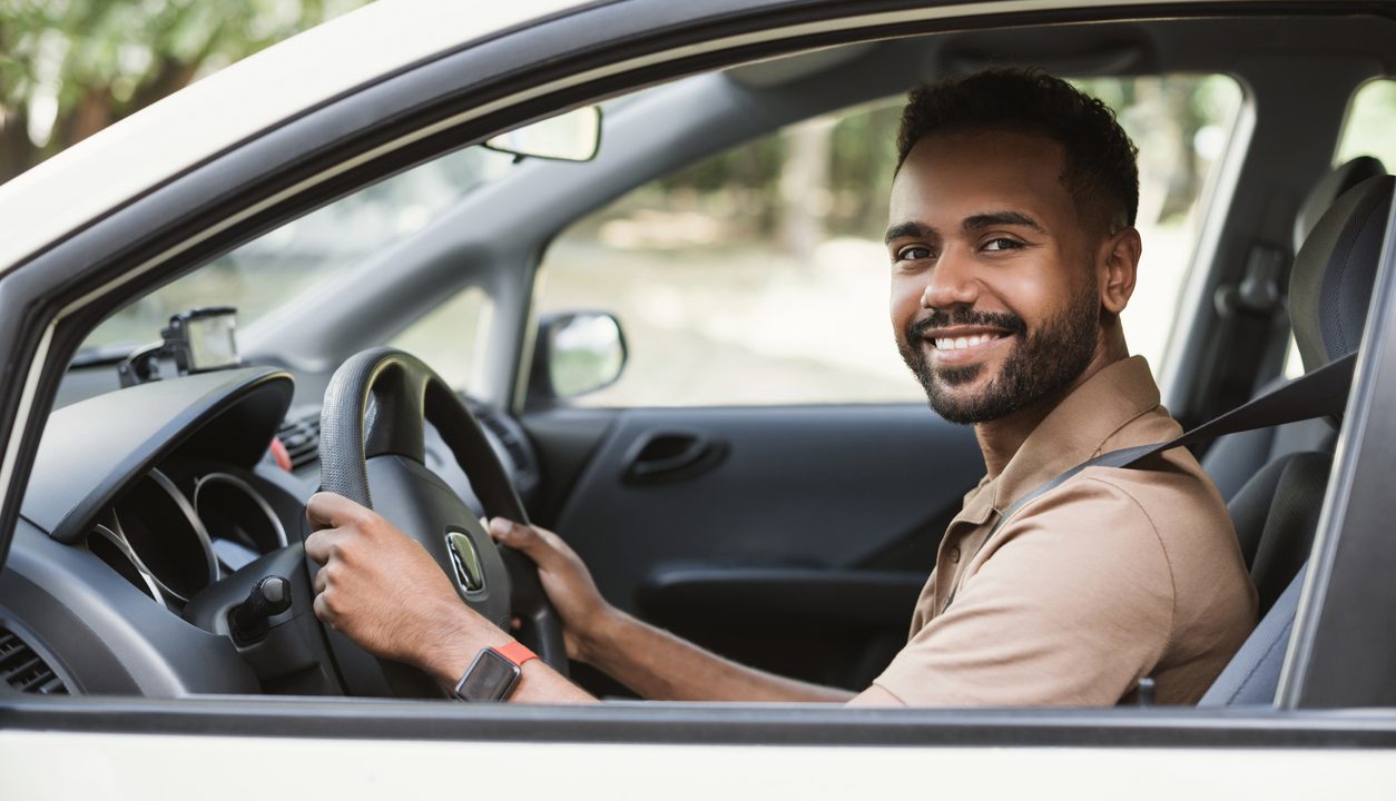 Comprar carro usado em leilão: Vale a pena?