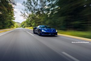 Ferrari azul