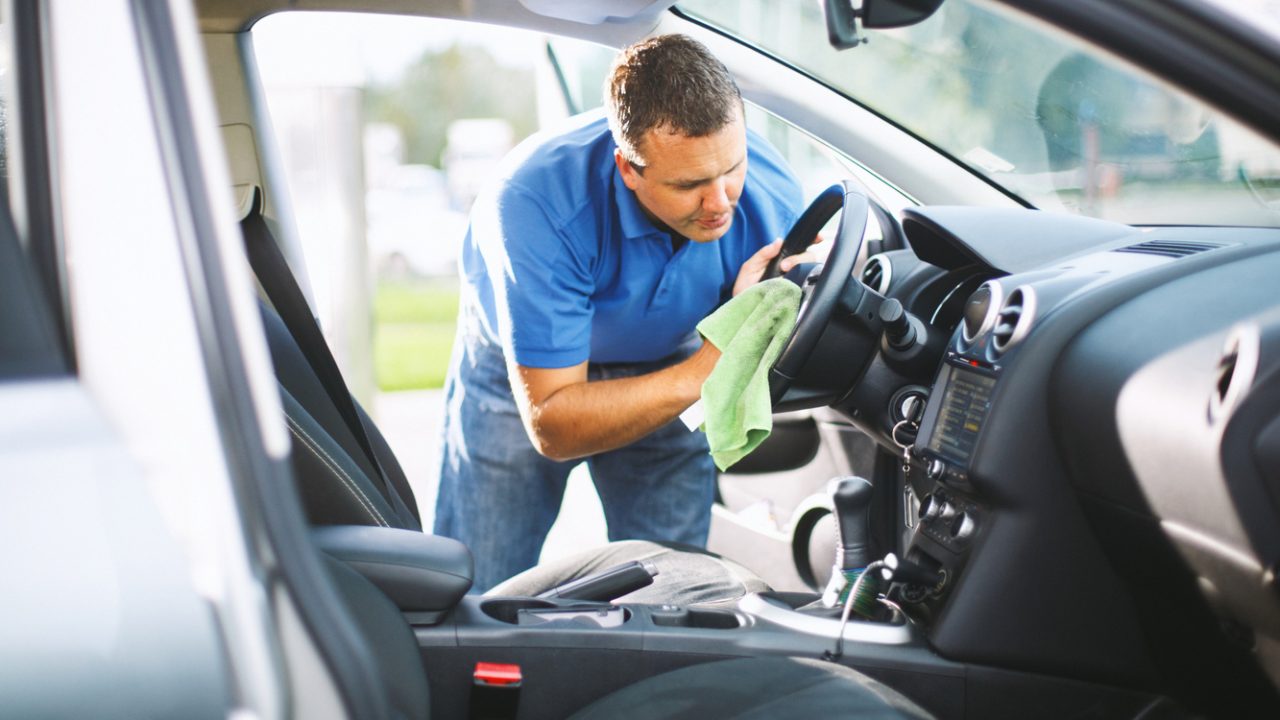 Entenda como funciona a higienização automotiva